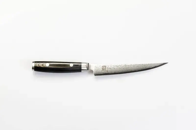 Produktfoto af Yaxell Ran udbenerkniv med damaskusmønster og sort skaft