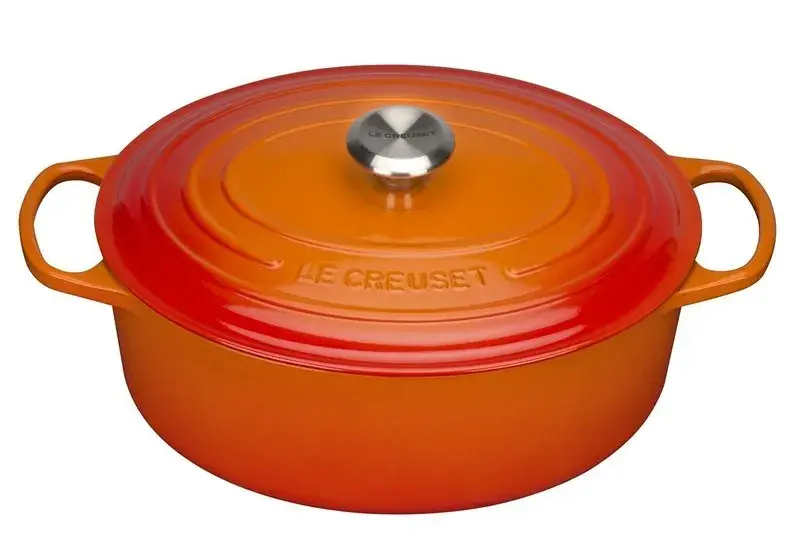 Oval orange Le Creuset Signature støbejernsgryde på 27 cm med låg og to hanke